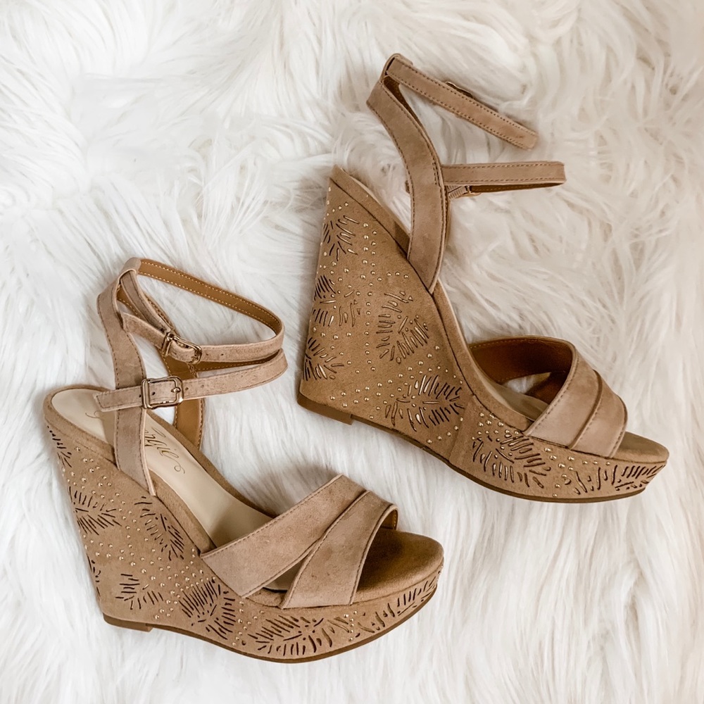 ✨NIB Fergie Bold Wedge Sandal
